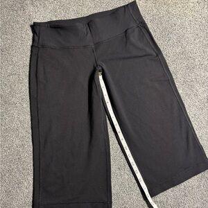 (6) Lululemon clam digger wide leg crop shorts